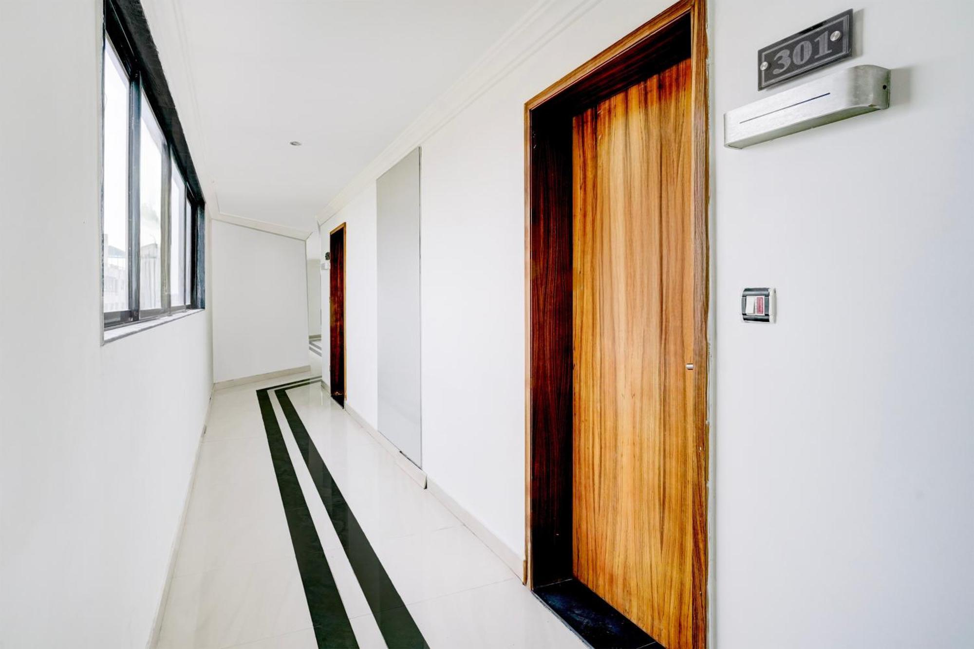 Hotel Bharuch Exterior photo