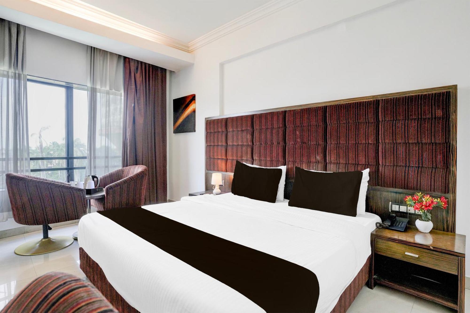 Hotel Bharuch Exterior photo