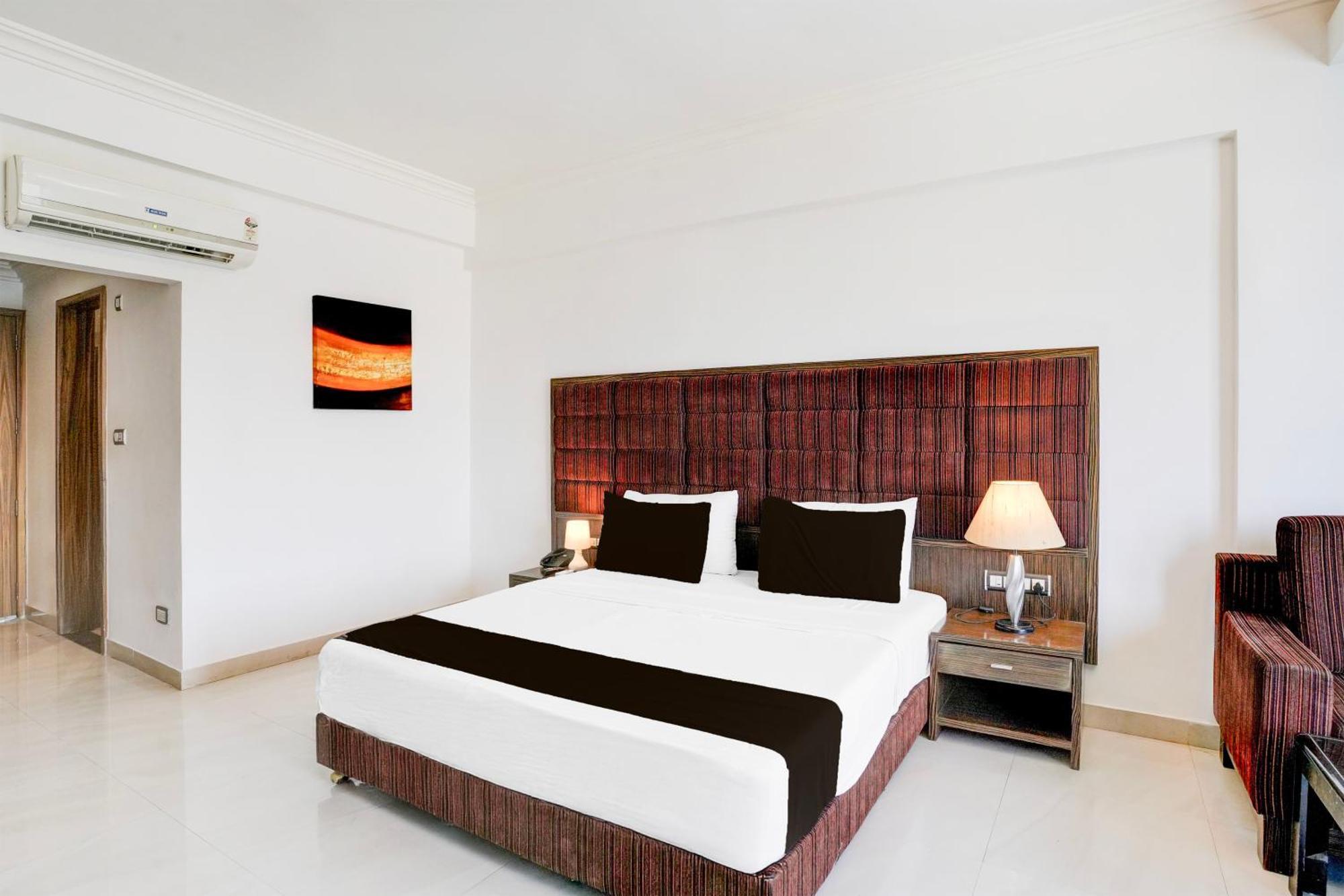Hotel Bharuch Exterior photo