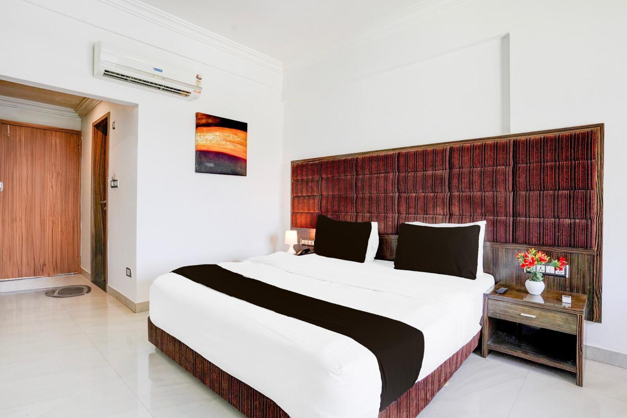 Hotel Bharuch Exterior photo