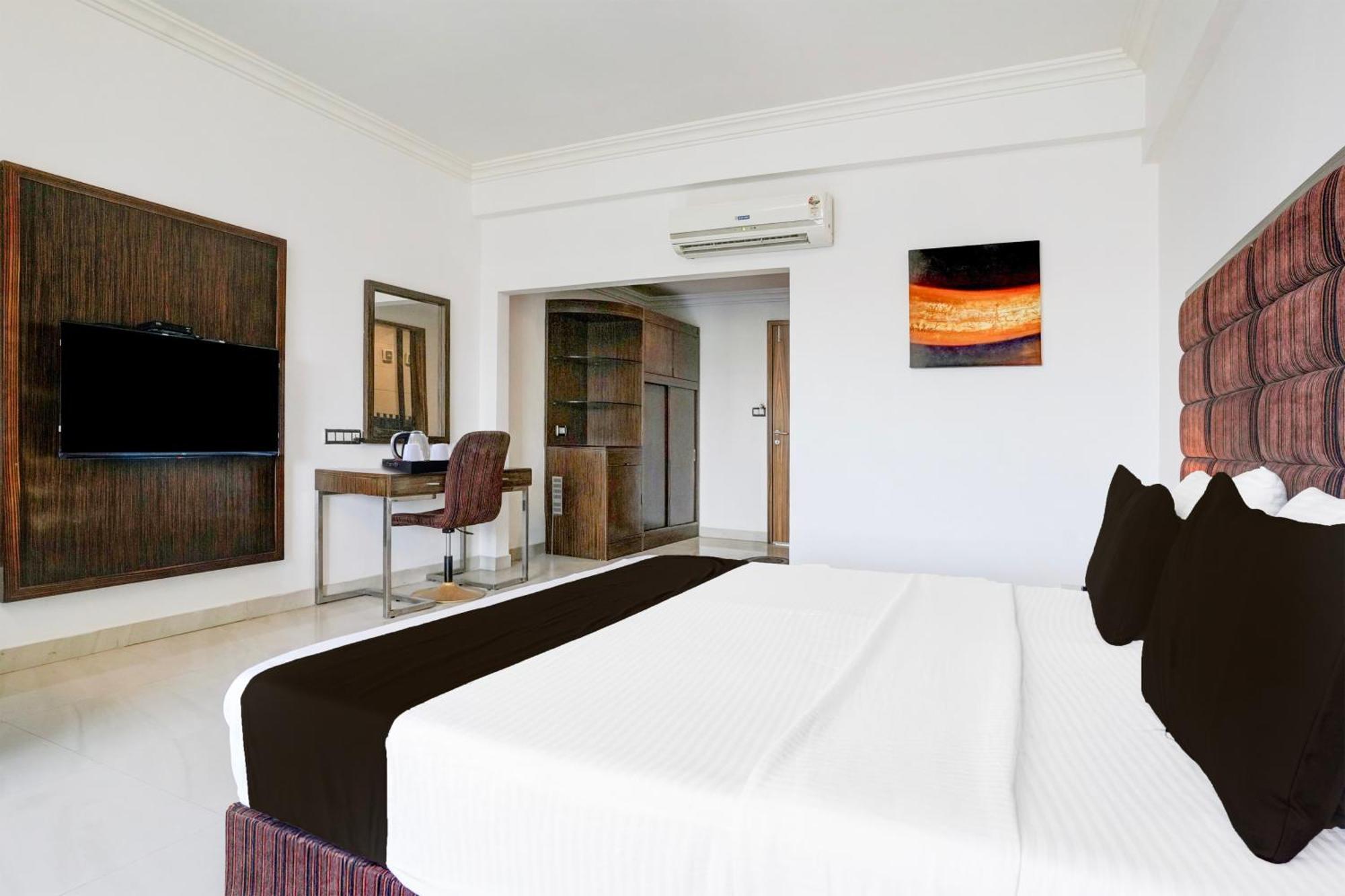 Hotel Bharuch Exterior photo