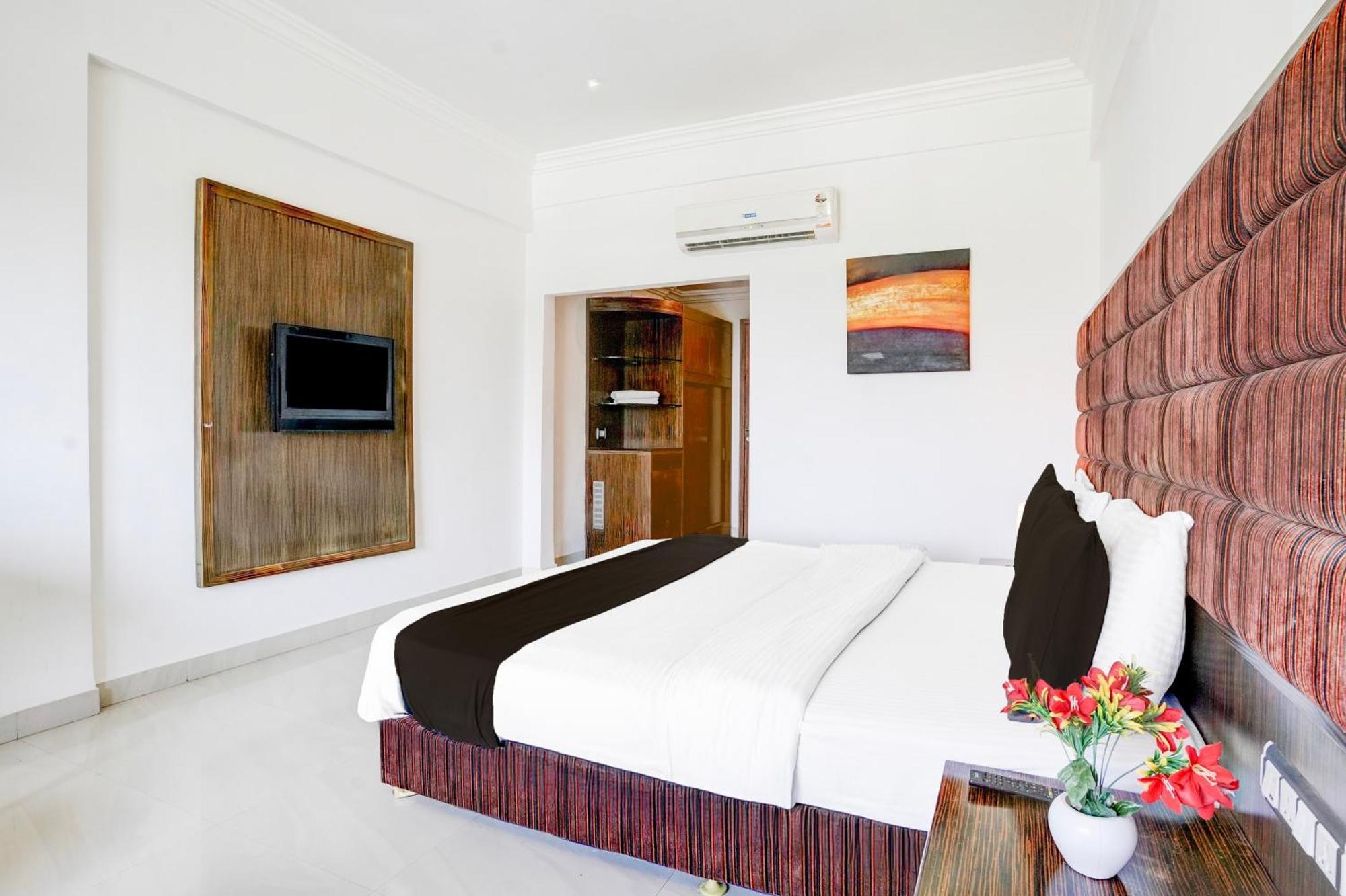 Hotel Bharuch Exterior photo